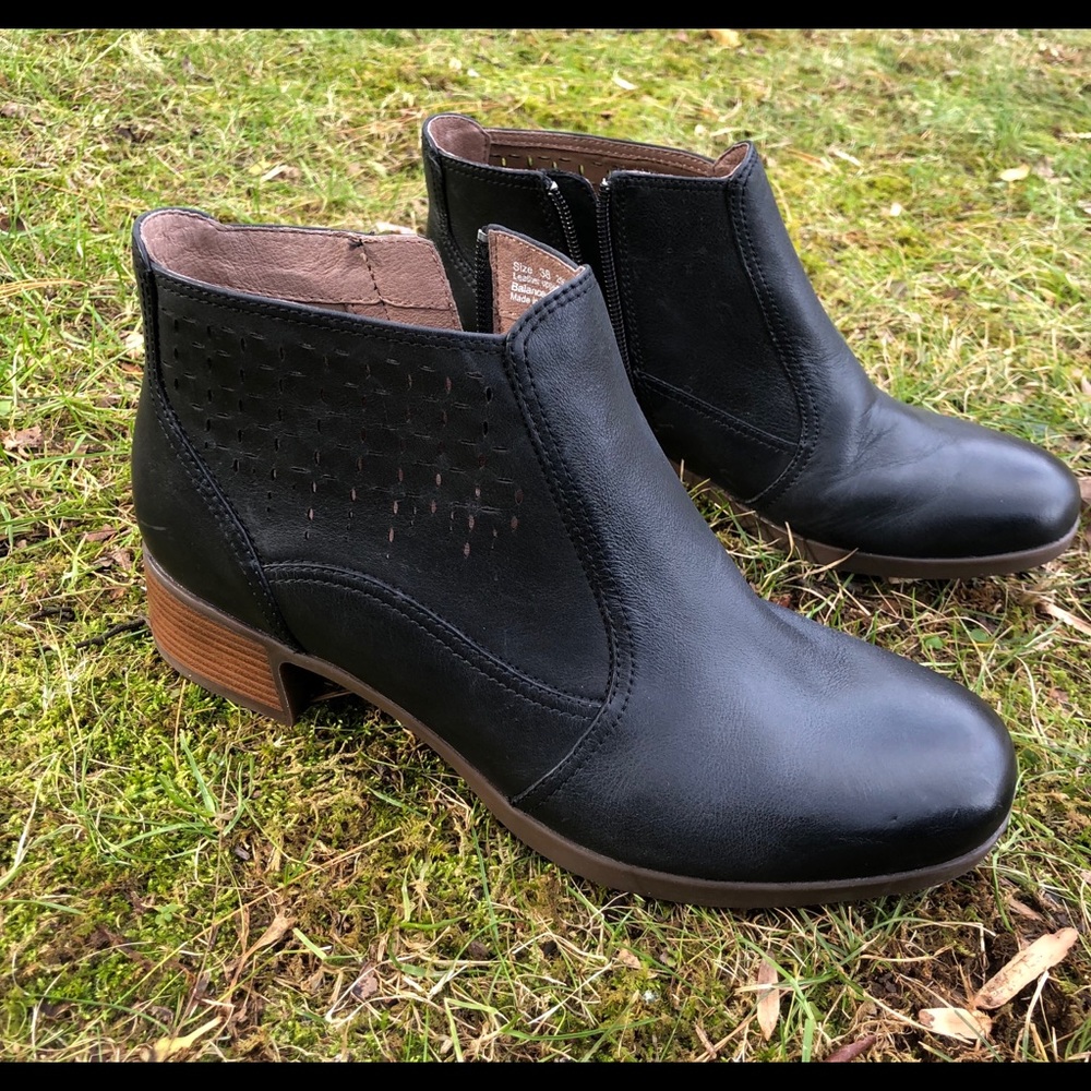 DANSKO LIBERTY BLOCK HEEL BOOTIES 7.5/8 NWOT